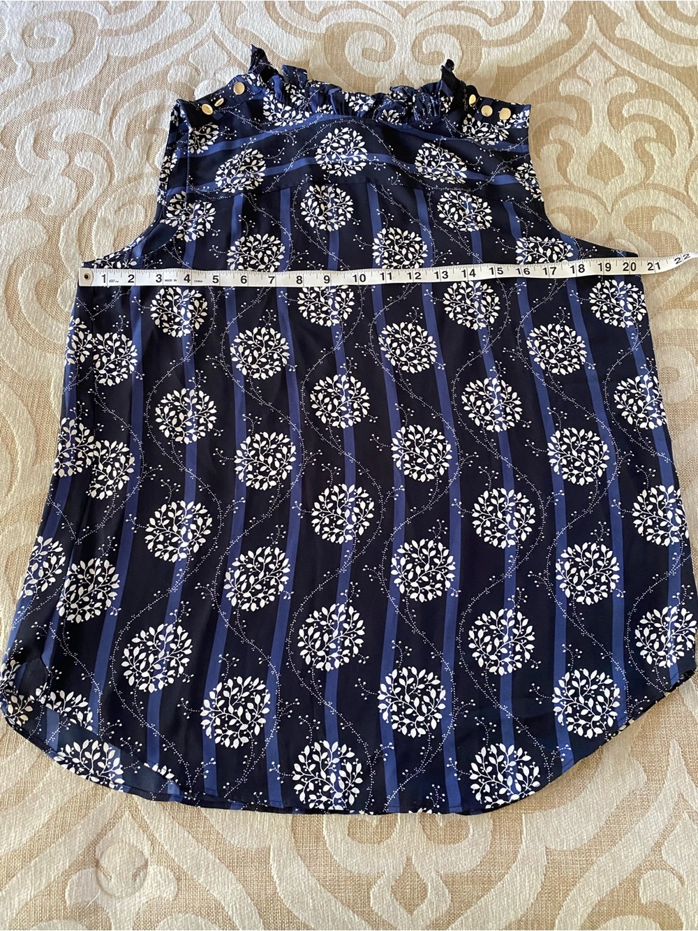 LOFT Navy Floral Sleeveless Ruffle Mock Neck Top Gold Tone Button Accents Medium - Picture 9 of 10